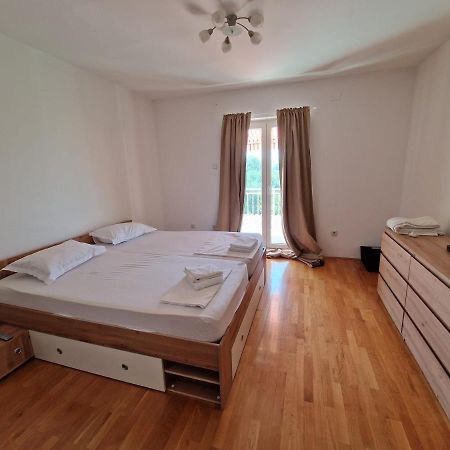 Lara Apartment Solin Extérieur photo